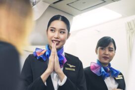 Der wahre Grund: Darum stehen Flugbegleiter beim Boarding wirklich in der Tür 68 Der wahre Grund: Darum stehen Flugbegleiter beim Boarding wirklich in der Tür