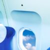 Das bedeutet das schwarze Dreieck über dem Flugzeugfenster 88 Flugzeugfenster