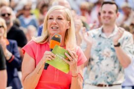 Rassismus-Eklat im "Fernsehgarten"? Der Sender meldet sich zu Wort - "Andrea Kiewel bedauert ihre Worte und entschuldigt sich" 69 Rassismus-Eklat im „Fernsehgarten“? Der Sender meldet sich zu Wort – „Andrea Kiewel bedauert ihre Worte und entschuldigt sich“