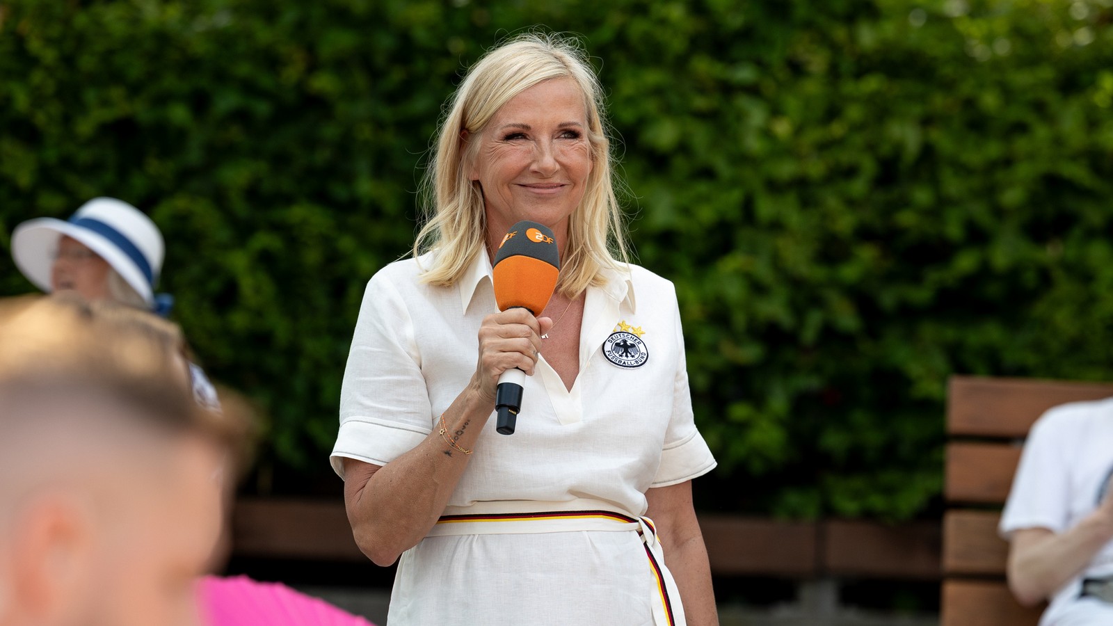 "ZDF-Fernsehgarten": Elton wird wegen WM-Tipp vom Publikum ausgebuht 61 Andrea Kiewel im ZDF-"Fernsehgarten"