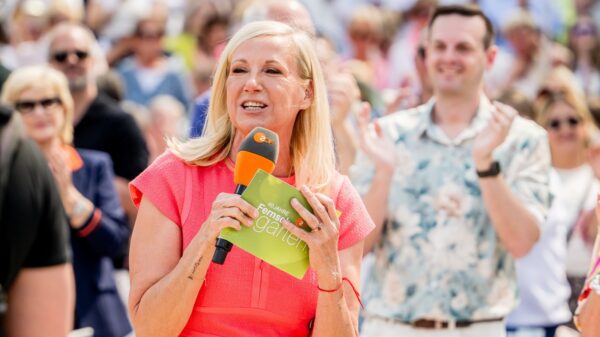 Rassismus-Eklat im "Fernsehgarten"? Der Sender meldet sich zu Wort - "Andrea Kiewel bedauert ihre Worte und entschuldigt sich" 40 Andrea Kiewel im ZDF-"Fernsehgarten"