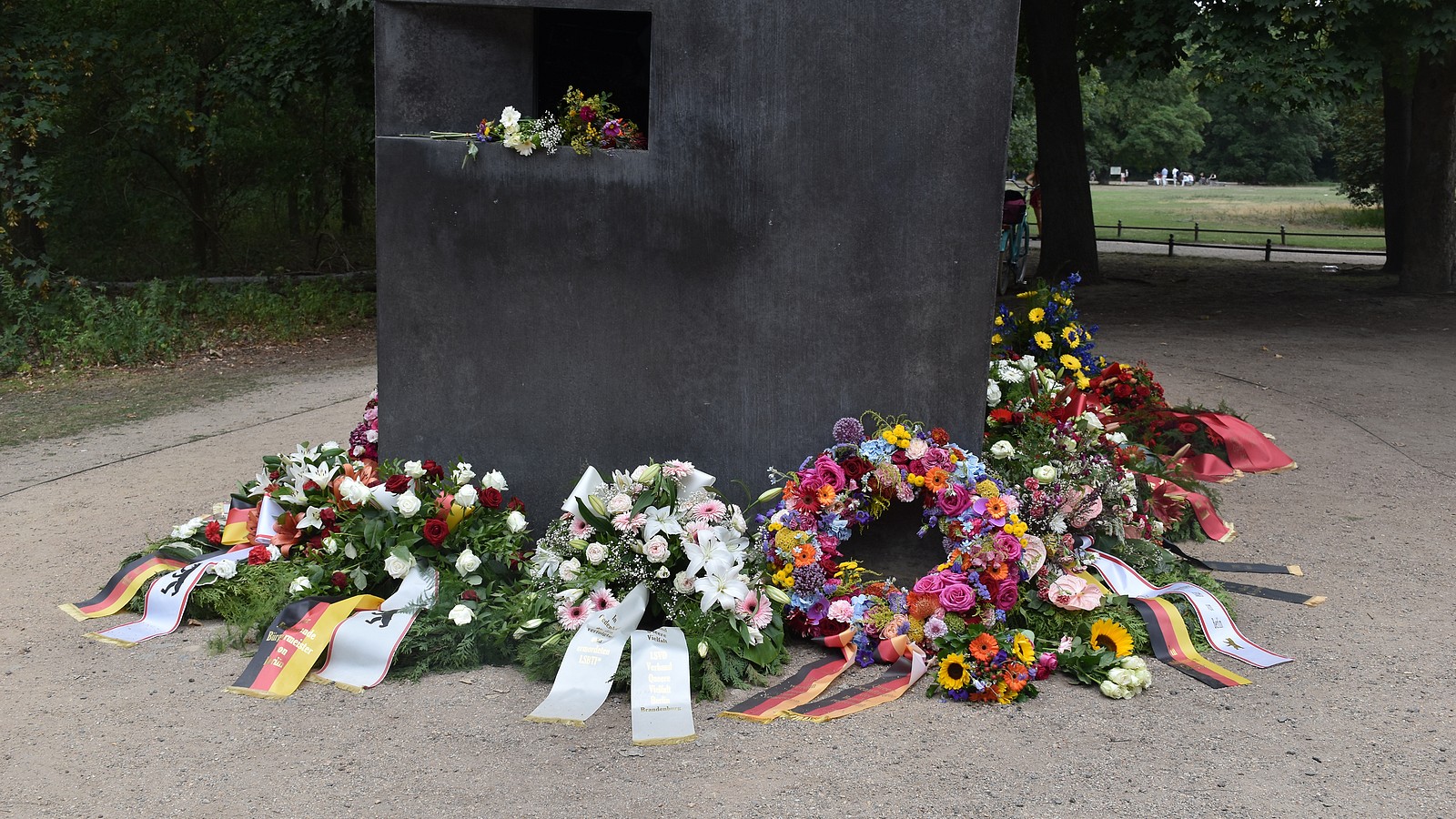 "Ab nach Auschwitz": Riesen-Hass auf queere Menschen nach CSD-Anschlag in Berlin 72 CSD Berlin