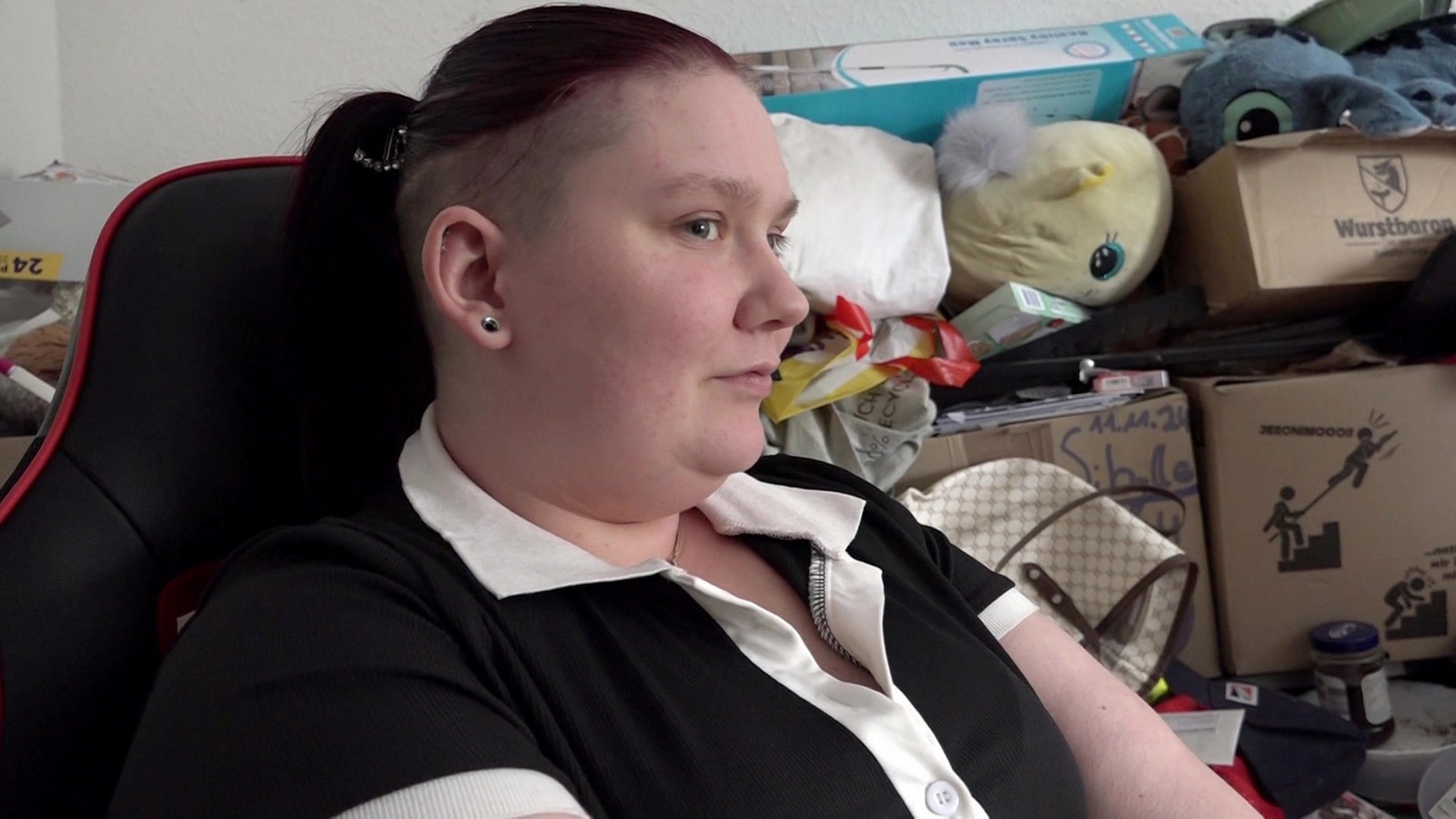 "Hartz und herzlich": Hündin lebt bei arbeitsloser Lena im Dreck - "dafür schäme ich mich auch" 73 Lena aus "Hartz und herzlich"
